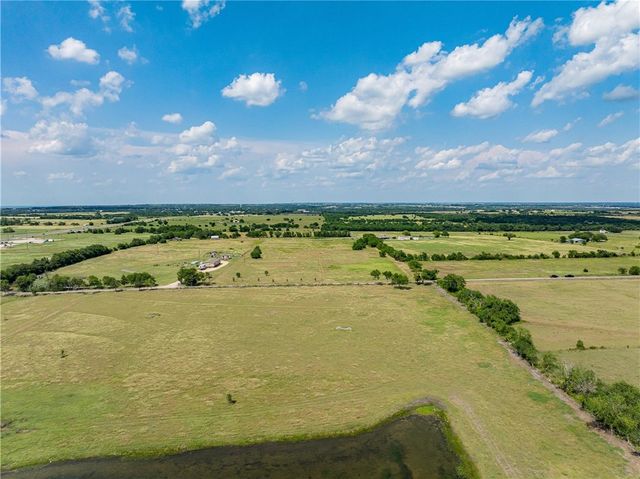 317 Memory Lane, Burton, TX 77835