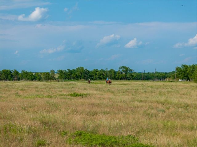 317 Memory Lane, Burton, TX 77835