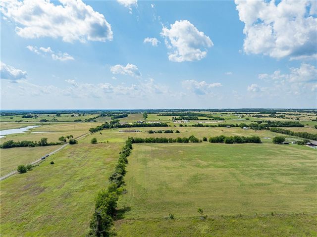 317 Memory Lane, Burton, TX 77835