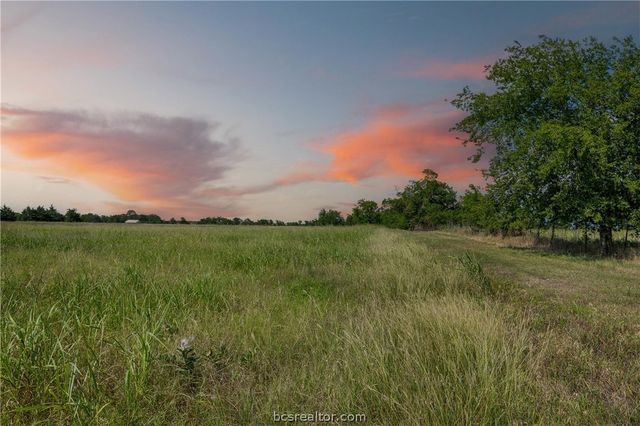 317 Memory Lane, Burton, TX 77835