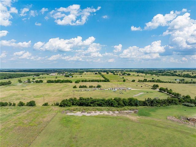 317 Memory Lane, Burton, TX 77835