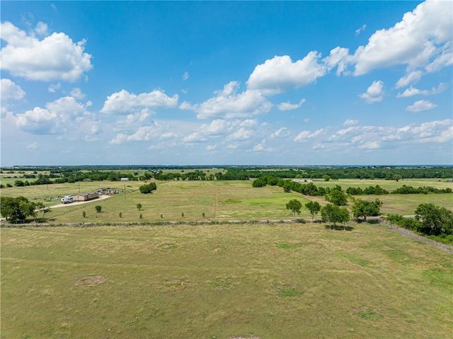 317 Memory Lane, Burton, TX 77835