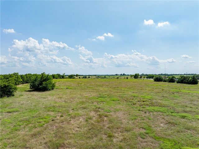 317 Memory Lane, Burton, TX 77835