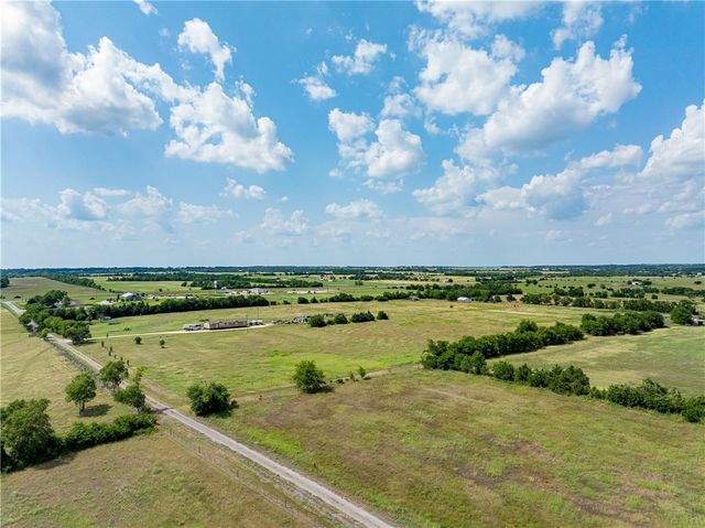 317 Memory Lane, Burton, TX 77835