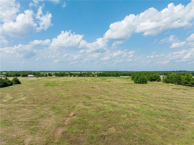 317 Memory Lane, Burton, TX 77835