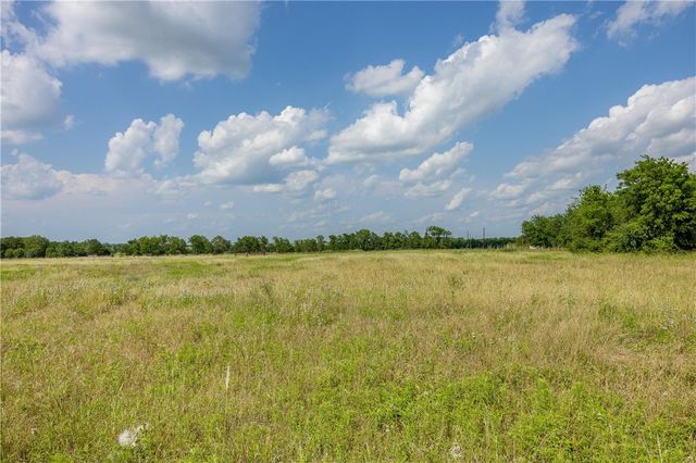 317 Memory Lane, Burton, TX 77835