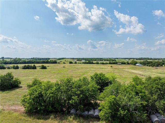 317 Memory Lane, Burton, TX 77835