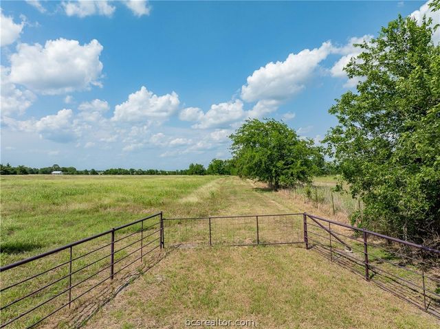 317 Memory Lane, Burton, TX 77835