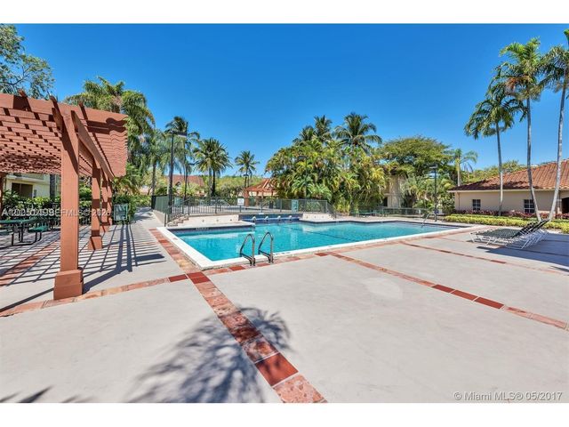 18310 NW 68th Ave L, Hialeah, FL 33015