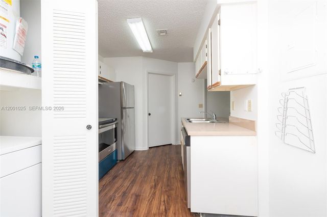 18310 NW 68th Ave L, Hialeah, FL 33015