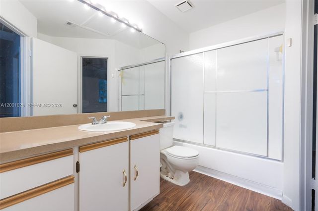 18310 NW 68th Ave L, Hialeah, FL 33015