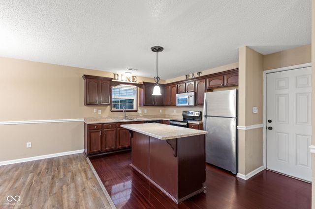 9708 Gibbon Lane, Avon, IN 46123
