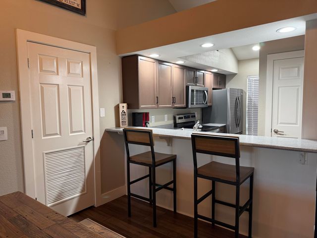 215 Lower Emerald Bay Circle 8, Hollister, MO 65672