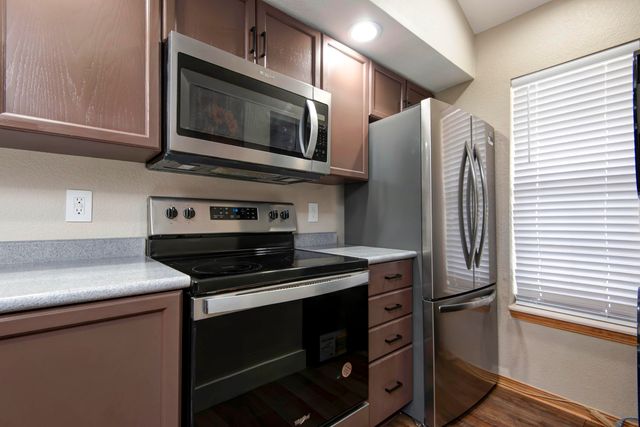 215 Lower Emerald Bay Circle 8, Hollister, MO 65672