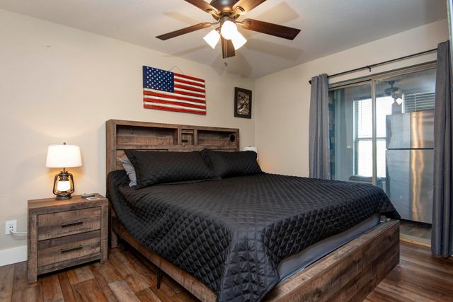 215 Lower Emerald Bay Circle 8, Hollister, MO 65672