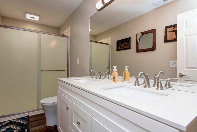 215 Lower Emerald Bay Circle 8, Hollister, MO 65672