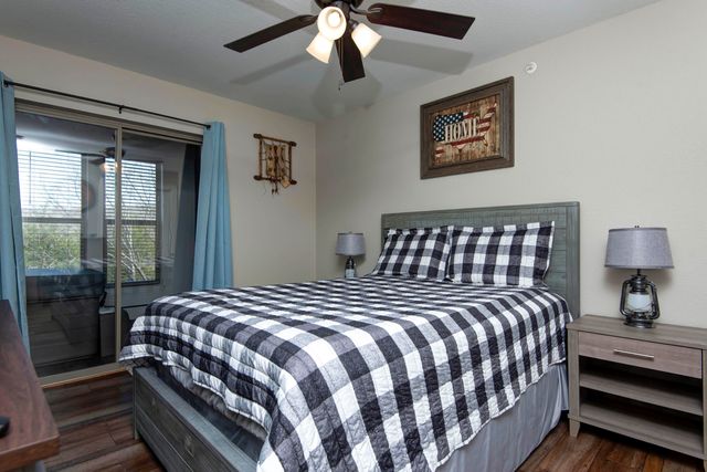 215 Lower Emerald Bay Circle 8, Hollister, MO 65672