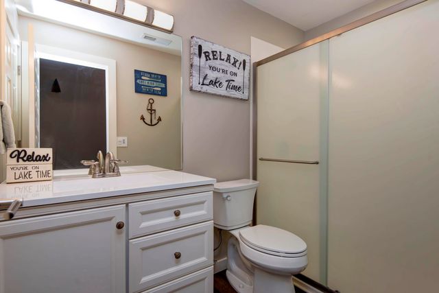 215 Lower Emerald Bay Circle 8, Hollister, MO 65672