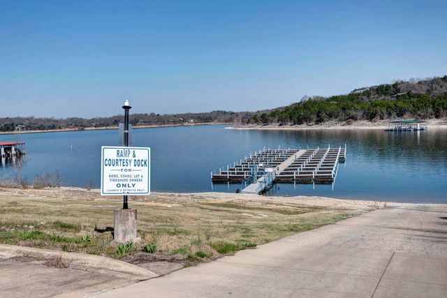 215 Lower Emerald Bay Circle 8, Hollister, MO 65672