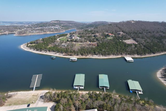 215 Lower Emerald Bay Circle 8, Hollister, MO 65672