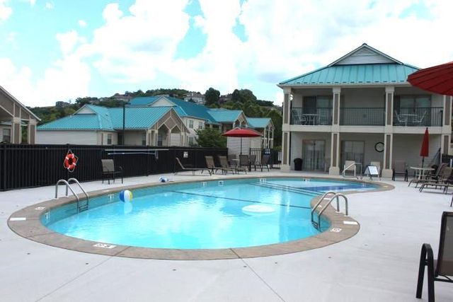 215 Lower Emerald Bay Circle 8, Hollister, MO 65672