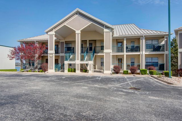 215 Lower Emerald Bay Circle 8, Hollister, MO 65672