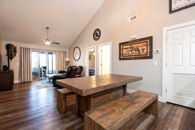 215 Lower Emerald Bay Circle 8, Hollister, MO 65672