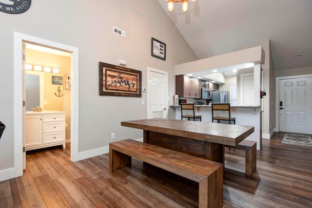 215 Lower Emerald Bay Circle 8, Hollister, MO 65672