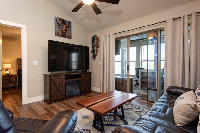 215 Lower Emerald Bay Circle 8, Hollister, MO 65672