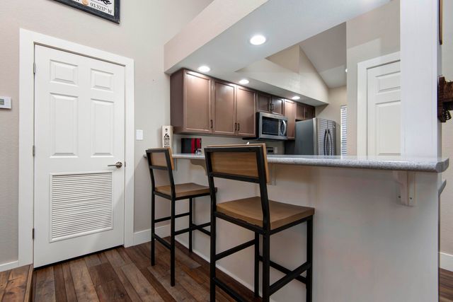 215 Lower Emerald Bay Circle 8, Hollister, MO 65672