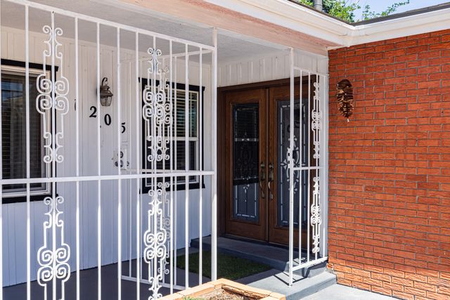 1205 Espanola Street NE, Albuquerque, NM 87110