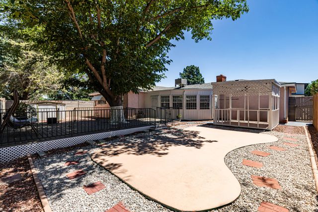 1205 Espanola Street NE, Albuquerque, NM 87110