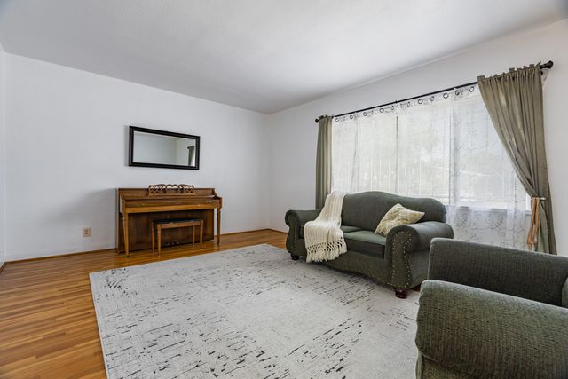 1205 Espanola Street NE, Albuquerque, NM 87110