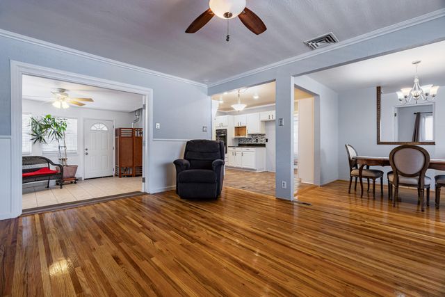 1205 Espanola Street NE, Albuquerque, NM 87110