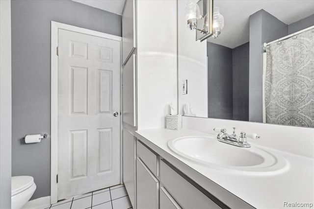 28706 Southpointe Road, Grosse Ile, MI 48138