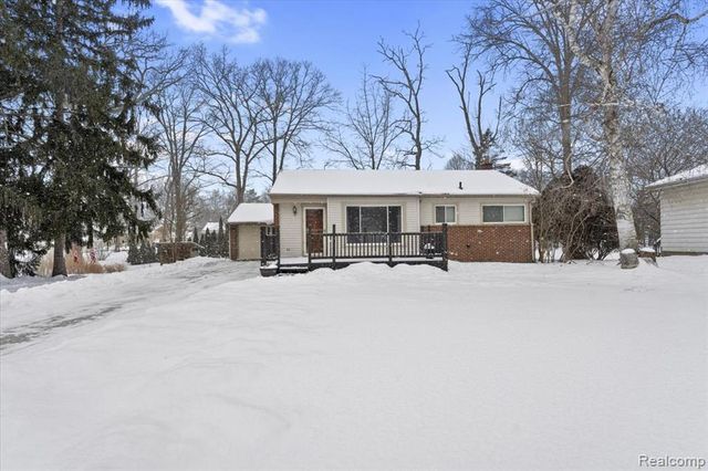 28706 Southpointe Road, Grosse Ile, MI 48138