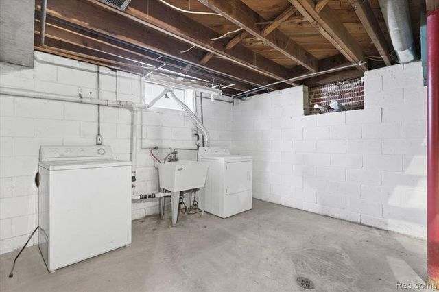 28706 Southpointe Road, Grosse Ile, MI 48138