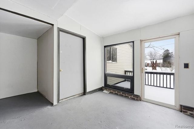 28706 Southpointe Road, Grosse Ile, MI 48138