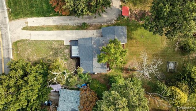 28706 Southpointe Road, Grosse Ile, MI 48138