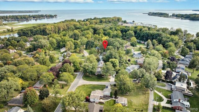 28706 Southpointe Road, Grosse Ile, MI 48138