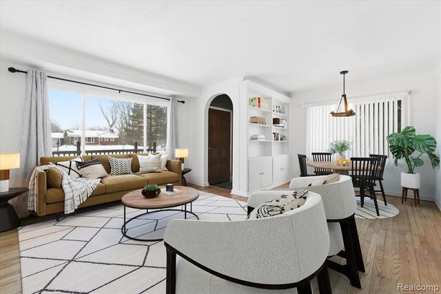 28706 Southpointe Road, Grosse Ile, MI 48138