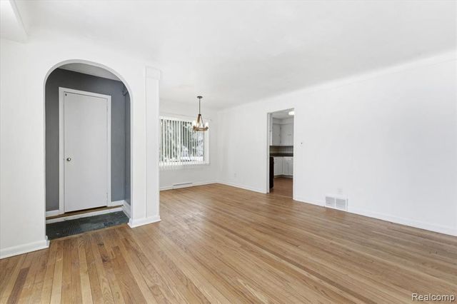 28706 Southpointe Road, Grosse Ile, MI 48138