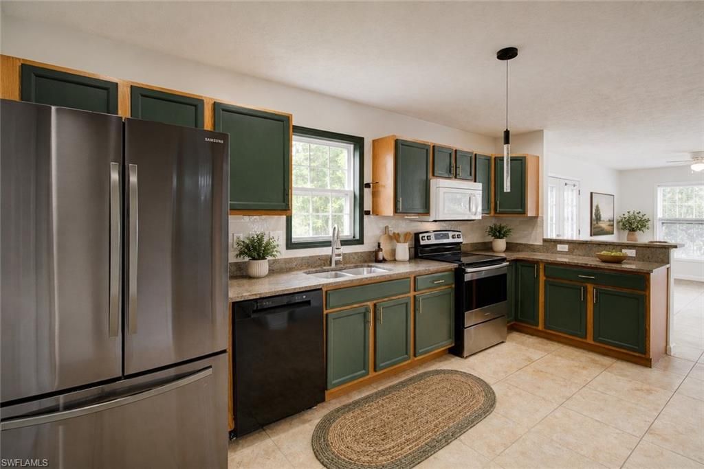 434 Leawood CIR, NAPLES, FL 34104 — photo 2