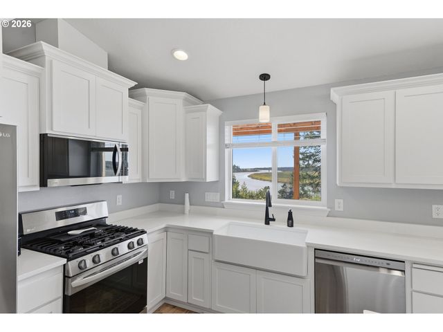 88362 PEDERSON Dr, Bandon, OR 97411