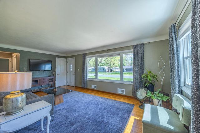 3681 Kenny Lane, White Bear Lake, MN 55110
