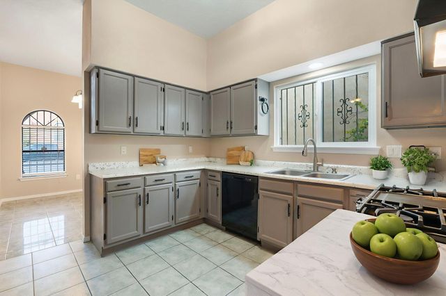 7712 Redwood Drive NW, Albuquerque, NM 87120