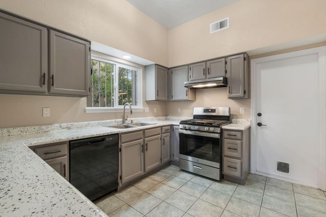 7712 Redwood Drive NW, Albuquerque, NM 87120