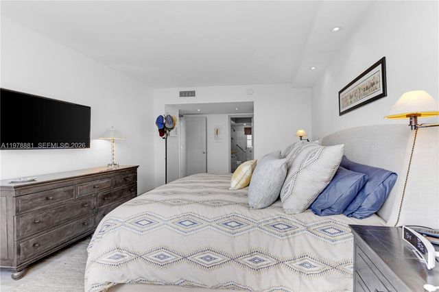 1980 S Ocean Dr 16Q, Hallandale Beach, FL 33009