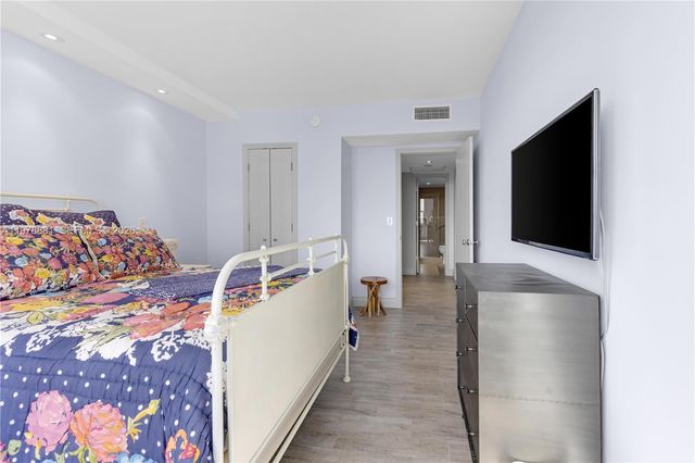 1980 S Ocean Dr 16Q, Hallandale Beach, FL 33009