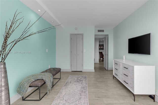 1980 S Ocean Dr 16Q, Hallandale Beach, FL 33009